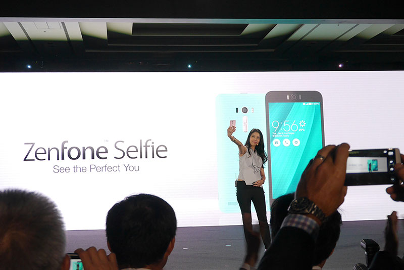 Zenfone 2の 美人エフェクト はセルフィー時代の思いやり 1 3 Itmedia Mobile