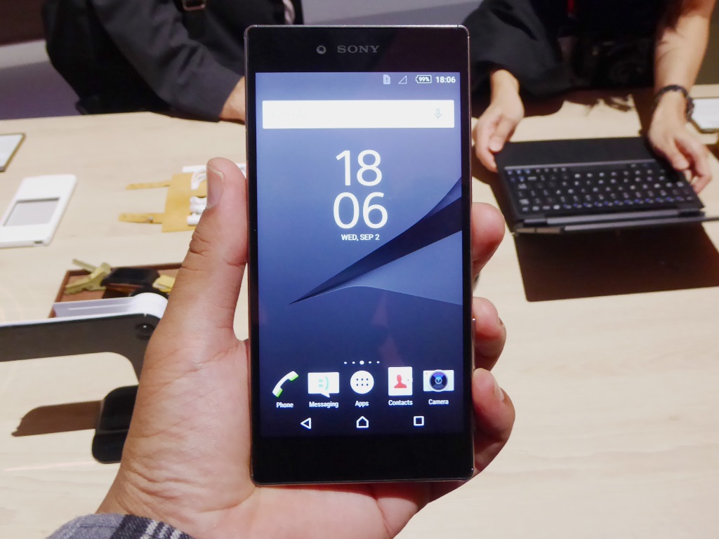 世界初の4kスマホはピカピカでプレミアム 写真で解説する Xperia Z5 Premium Ifa 15 Itmedia Mobile