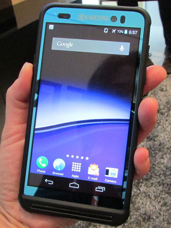 スマートフォン 廃棄パネル 京セラ、ソーラーパネル搭載の試作スマホを披露 「2017年の商品化