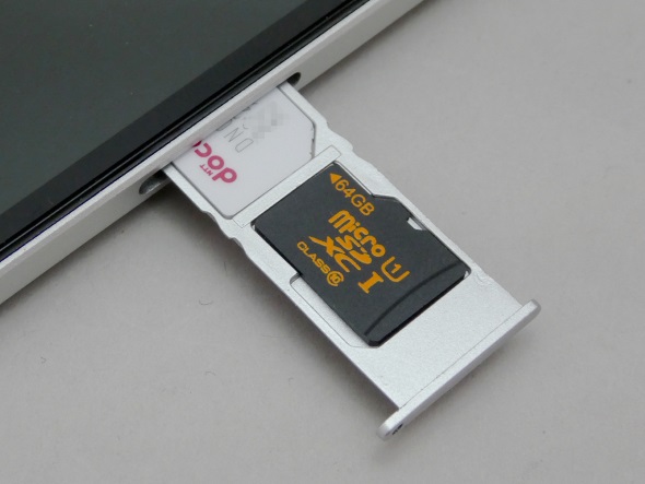 microSIMカードとmicroSDは一緒のトレイに載せる