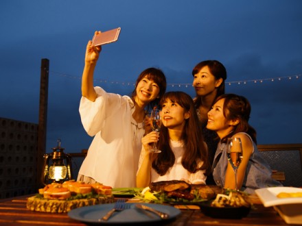 Snsの写真 100 未加工の女性 はわずか R25スマホ情報局 Itmedia Mobile