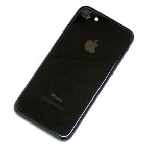 質感は 指紋は目立つ Iphone 7の ジェットブラック を写真でチェック 1 2 Itmedia Mobile