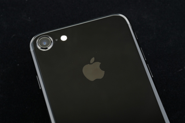 質感は？ 指紋は目立つ？――iPhone 7の「ジェットブラック」を写真で ...