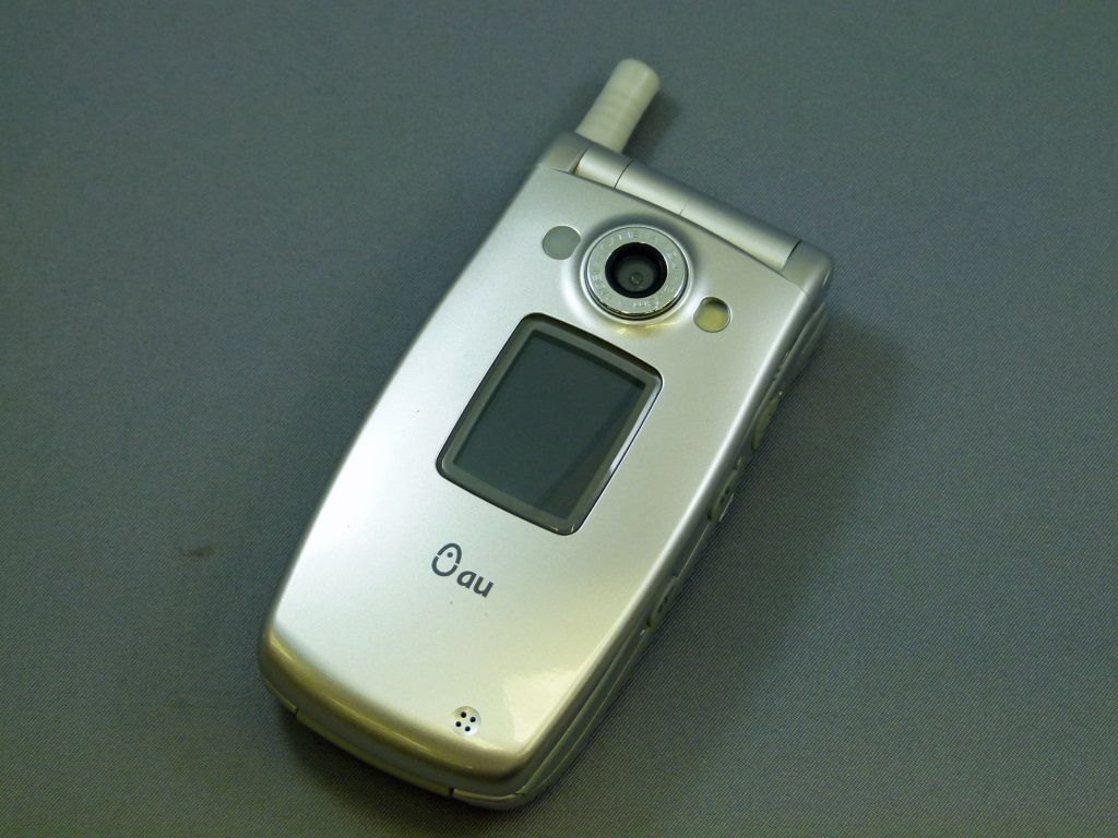 世界初の 着うた 対応 動画撮影も充実した A5302ca 懐かしのケータイ Itmedia Mobile