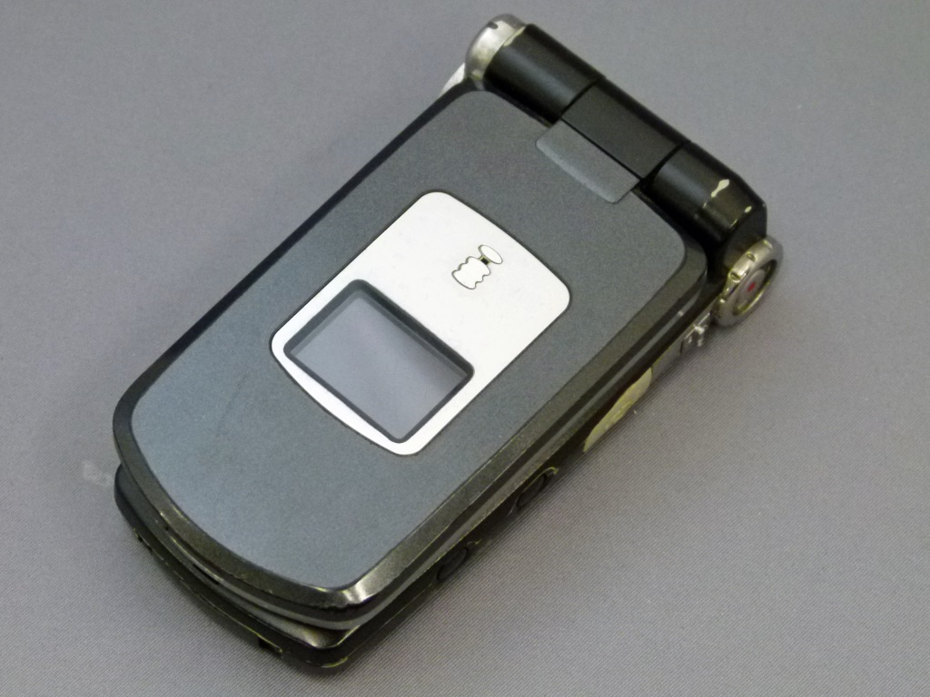 P900iv - 携帯電話本体