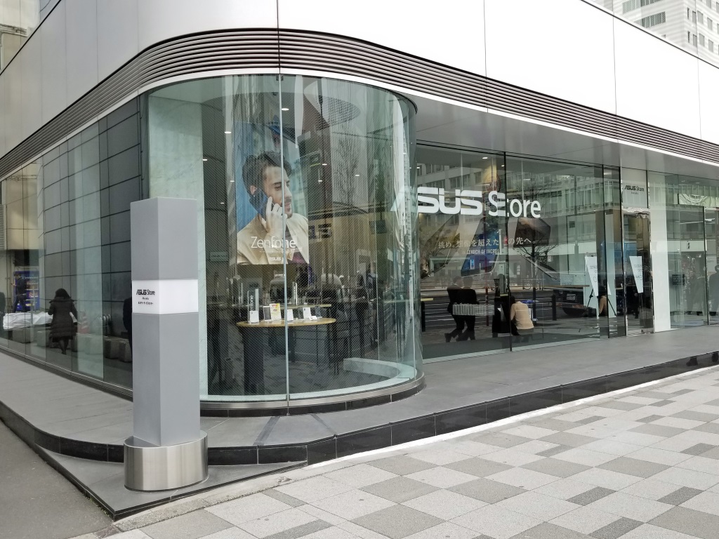 ASUS ZenBook 赤坂直営店開店1周年記念モデルピンクゴールド