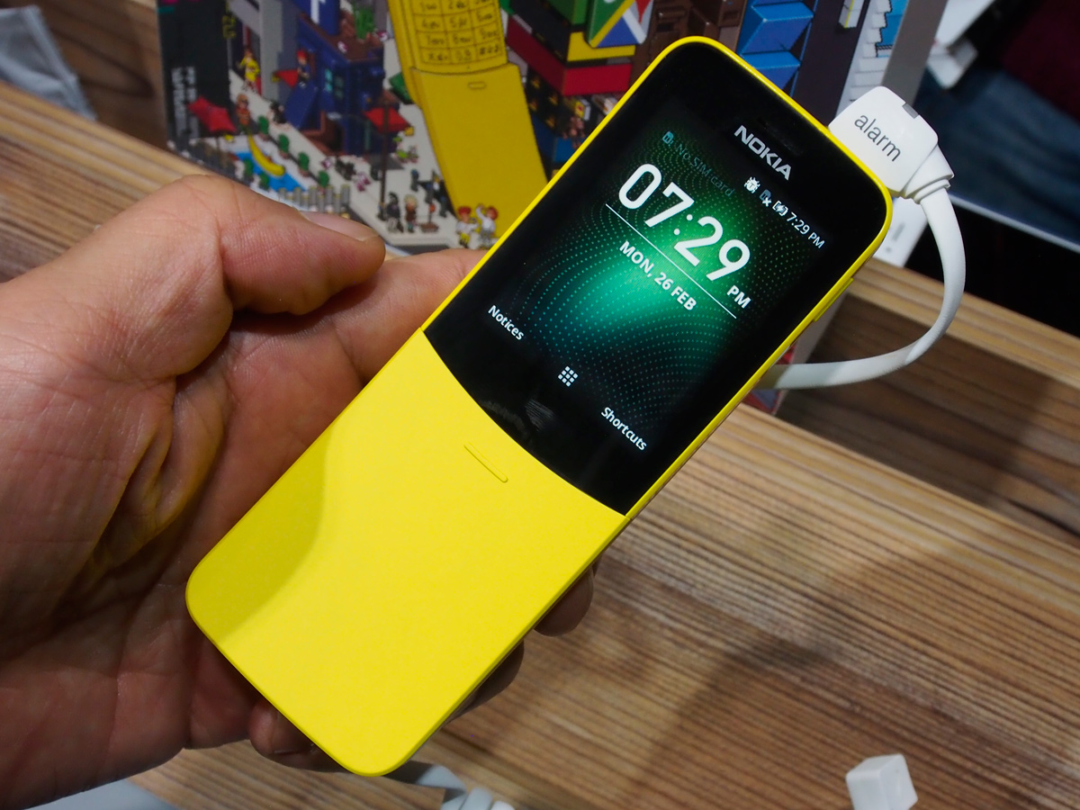 Nokia 8110 4G」登場で盛り上がる“4Gフィーチャーフォン”：山根康宏の 