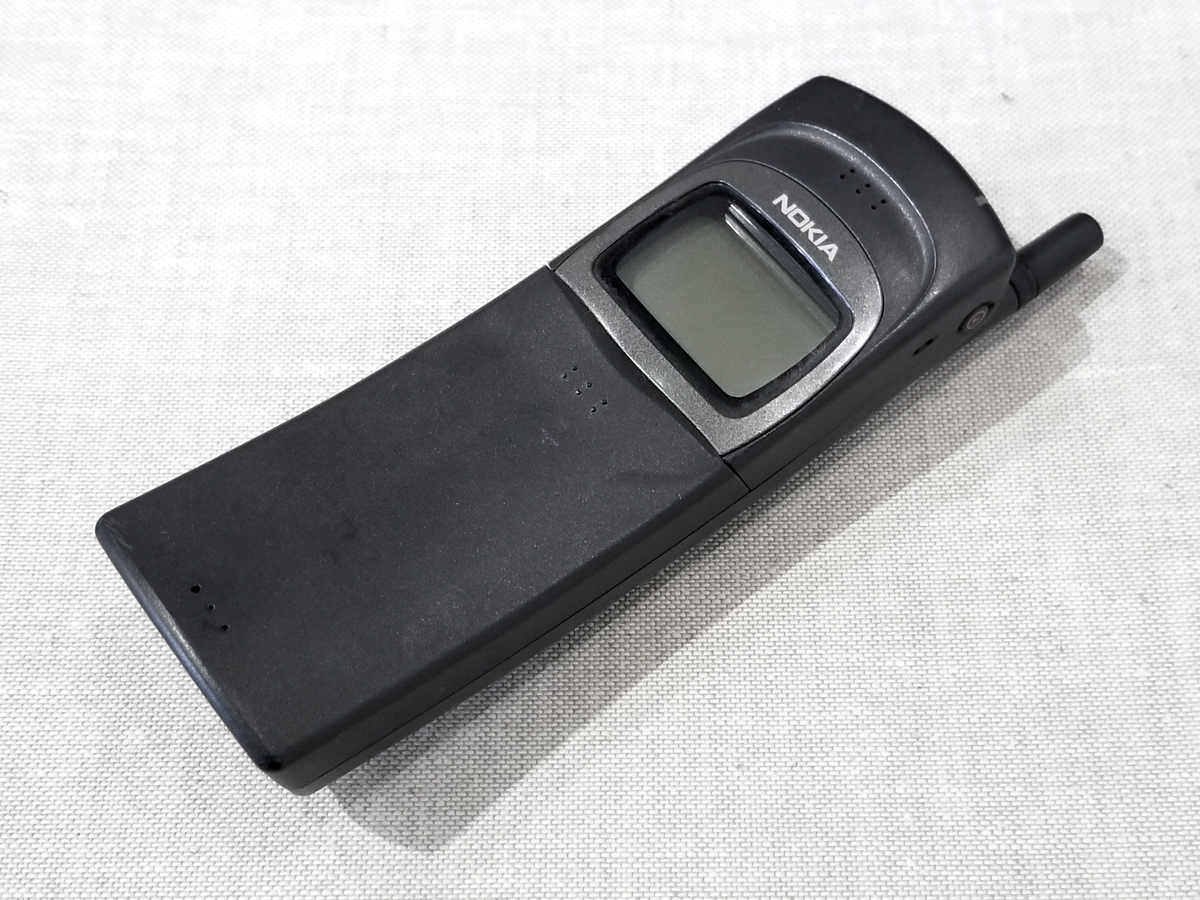 Nokiaの「復刻版バナナフォン」のオリジナルモデル「8110」（懐かしの 