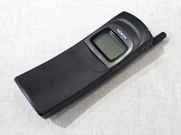 Nokiaの「復刻版バナナフォン」のオリジナルモデル「8110」（懐かしの 