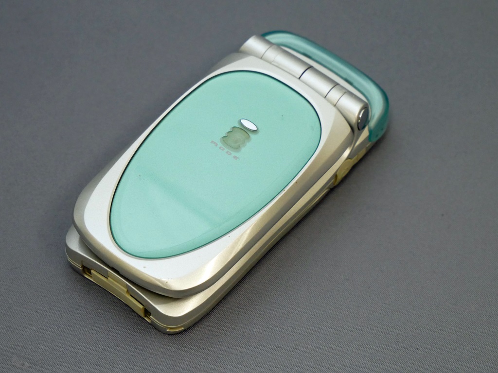 ⭐︎希少⭐︎ ドコモ D503is 3色セット スケルトン ガラケー 平成レトロ ⭐︎希少⭐︎ ドコモ D503is 3色セット スケルトン ガラケー 平成