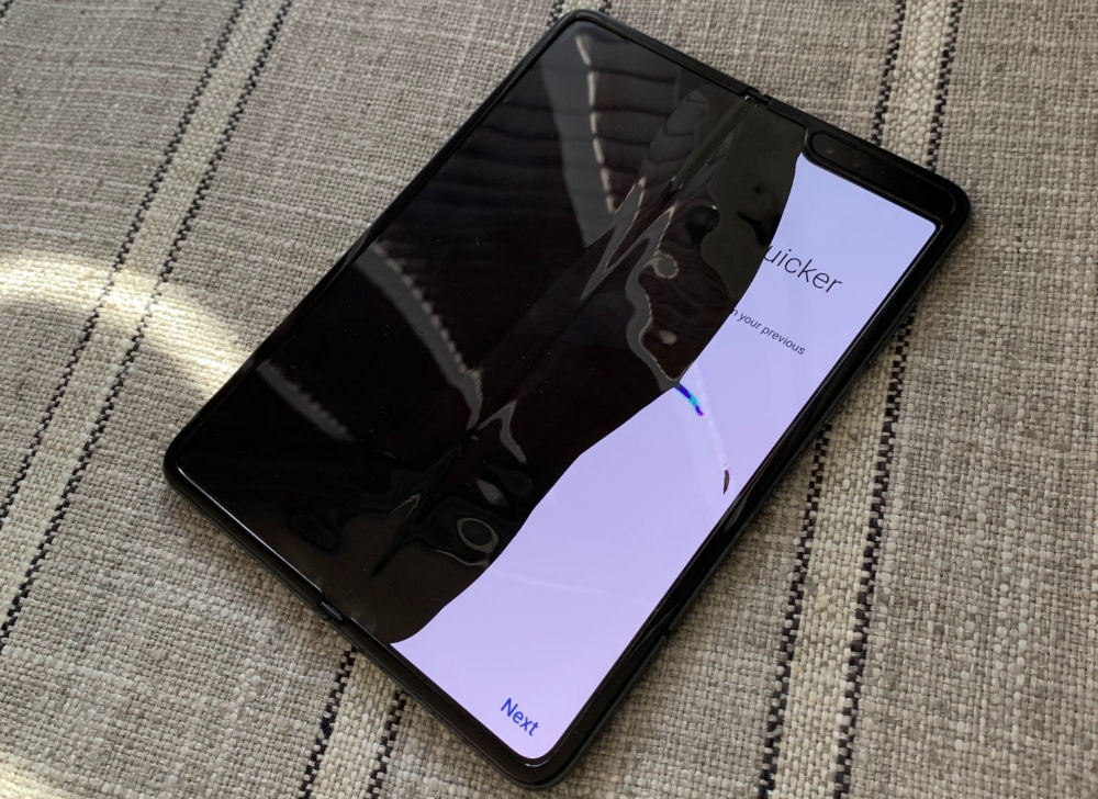 折りたたみスマホ「Galaxy Fold」でディスプレイ破損の報告も、米国で予定通り発売へ - ITmedia Mobile