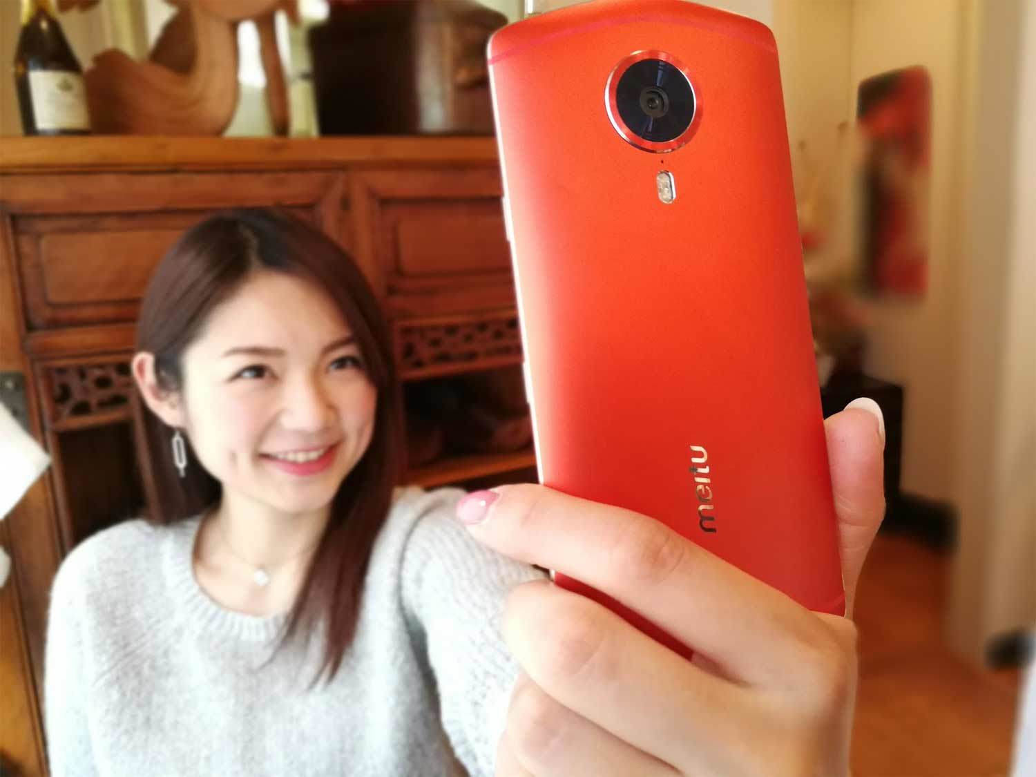 Meituはなぜスマホ事業から撤退したのか？ 中国の“セルフィー競争”を 