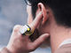 耳に触れるだけで通話できる指輪型デバイス「ORII」発売　2万3800円