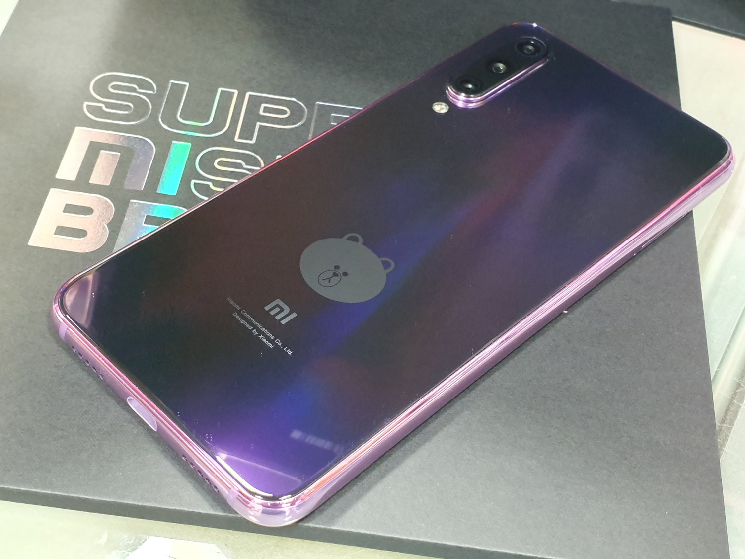 LINEとコラボした「キャラスマ」、XiaomiのMi9 SEブラウンバージョンが ...