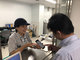 東京メトロの全駅社員がiPhone携帯へ　ドコモの多言語翻訳アプリ「はなして翻訳」も搭載