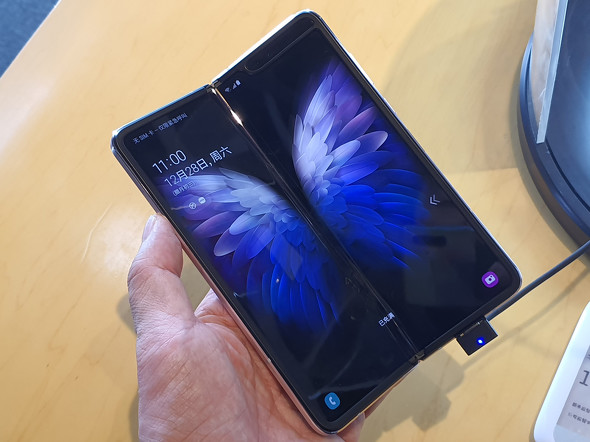 30万円を超える折りたたみスマホ W 5g が中国で発売 Galaxy Foldの高級版 Itmedia Mobile