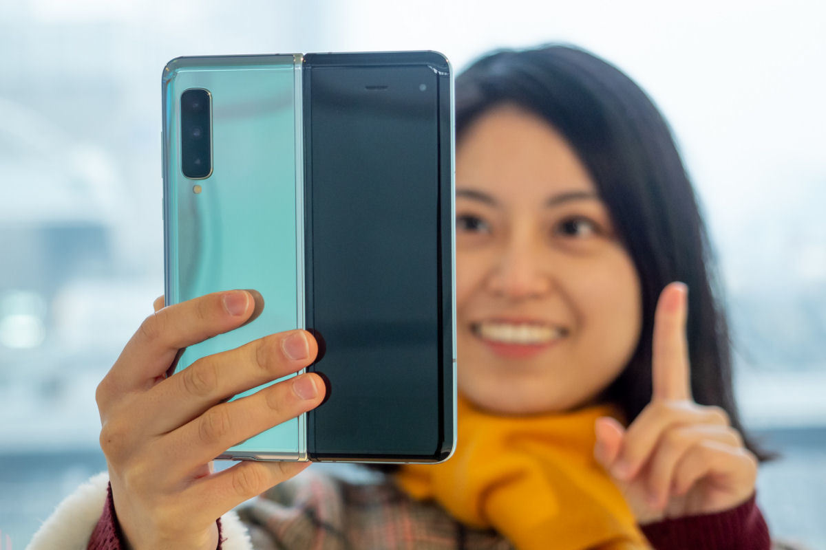 閉じて撮るか、開いて撮るか 「Galaxy Fold」を“スマホカメラ”として