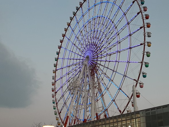 AQUOS sense3Galaxy A20