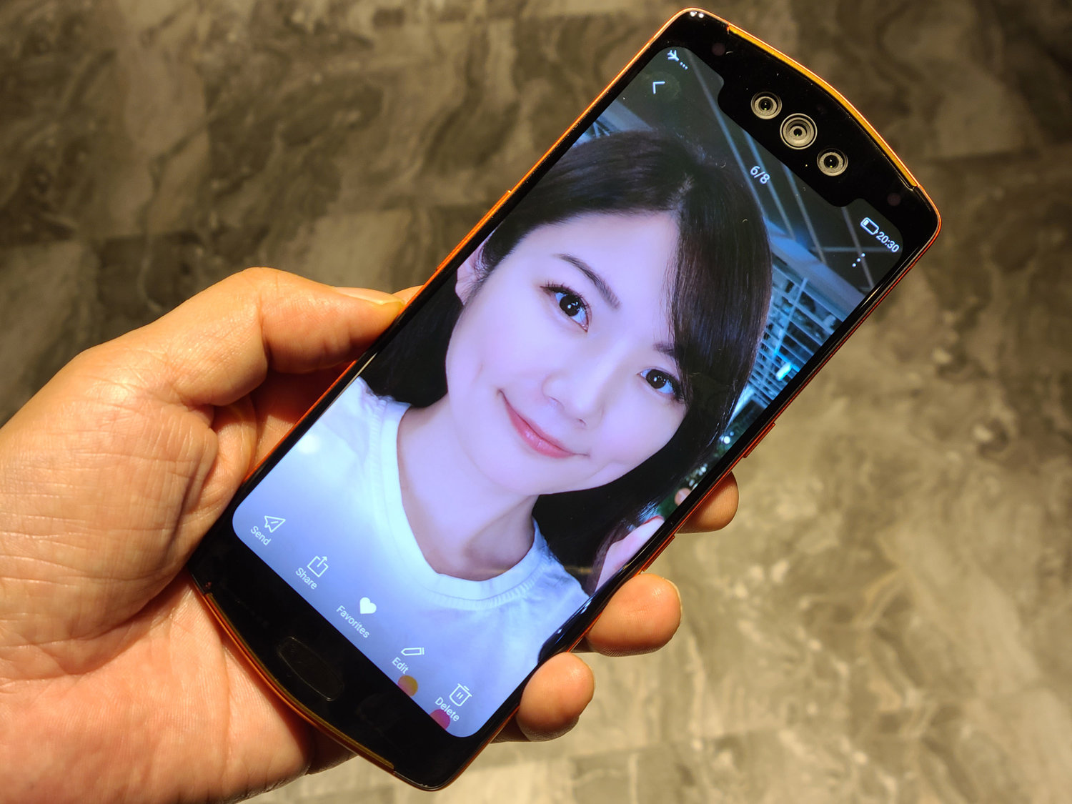 3眼のインカメラを搭載 「Meitu V7」は今でも十分使えるセルフィー端末
