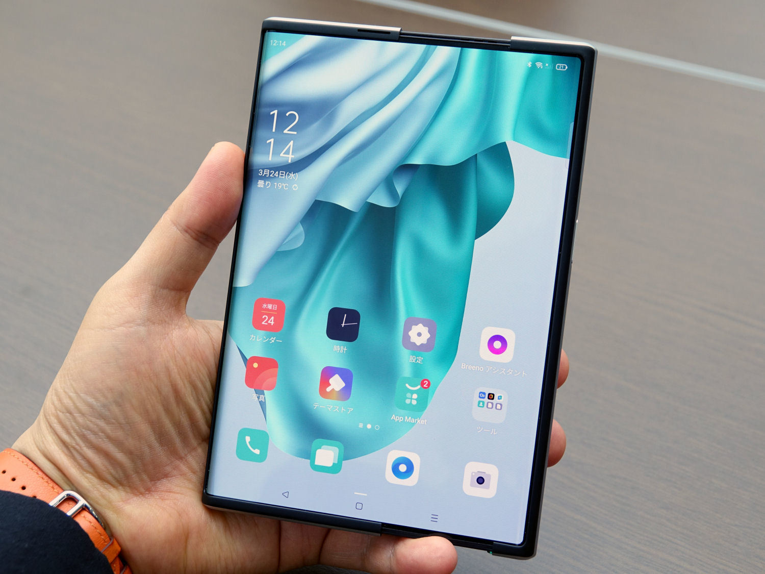 OPPOの“ローラブルスマホ”を体験 ディスプレイが伸び縮みする仕組みと