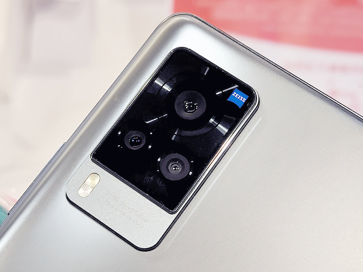カールツァイスカメラ搭載 Vivo「X60 Pro+」はジンバル内蔵で手ブレ ...