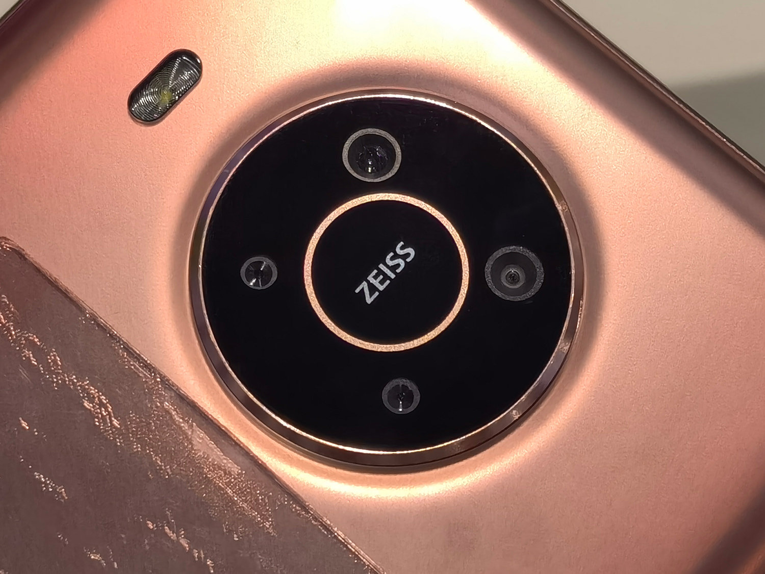 セルフィーにも強いNokiaの格安5Gスマホ「Nokia X20」：山根康宏の海外