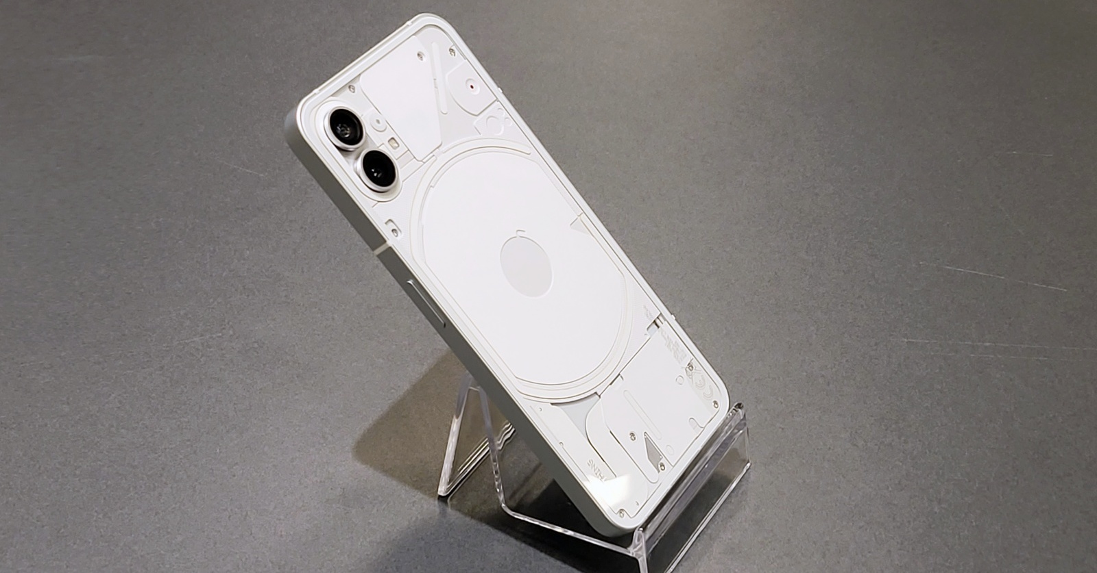 新ギミックの 光る半透明スマホ Nothing Phone 1 英国から日本上陸 Itmedia Mobile