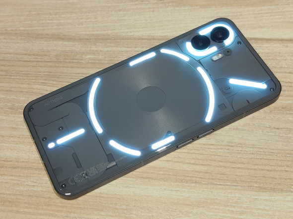光る透明スマホの最新モデル「Nothing Phone (2)」発表 Snapdragon 8＋ 