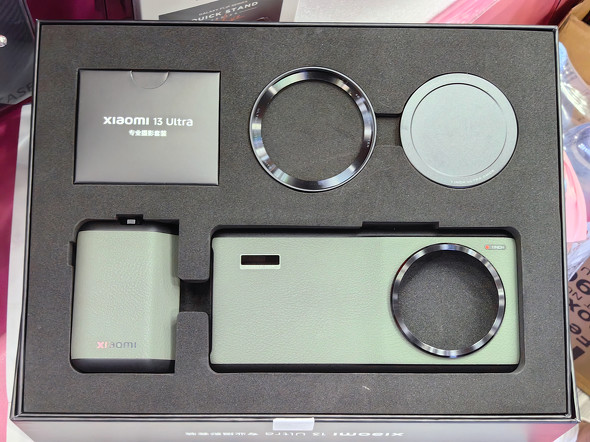 Xiaomi 13 Ultra」をデジタルカメラに変身させるキットがスゴい 中国