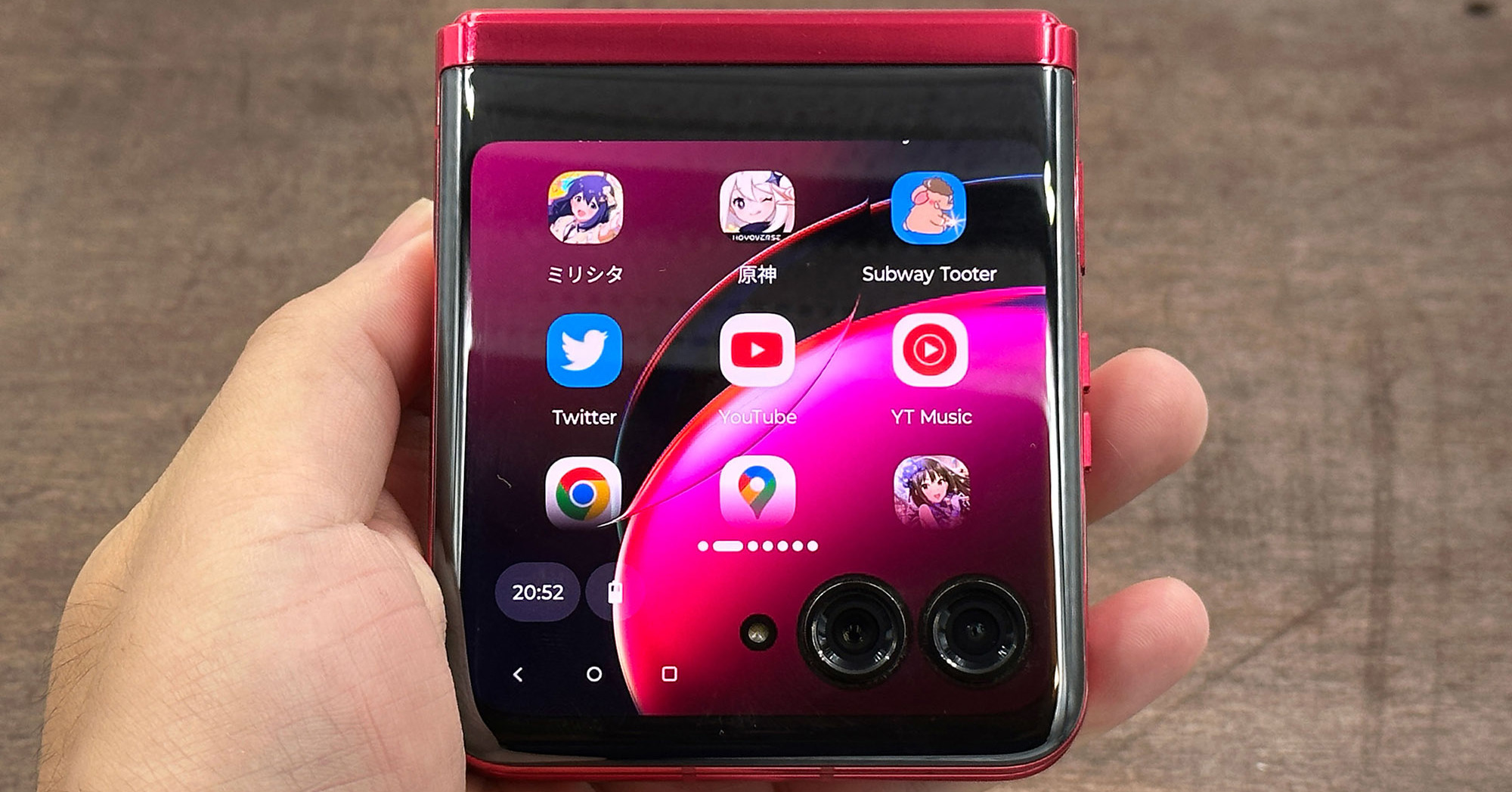 motorola razr 40 ultra」は折りたたみスマホの新時代を開拓する端末 たたんだ状態でもさまざまな使い方が可能（1/2 ページ） -  ITmedia Mobile