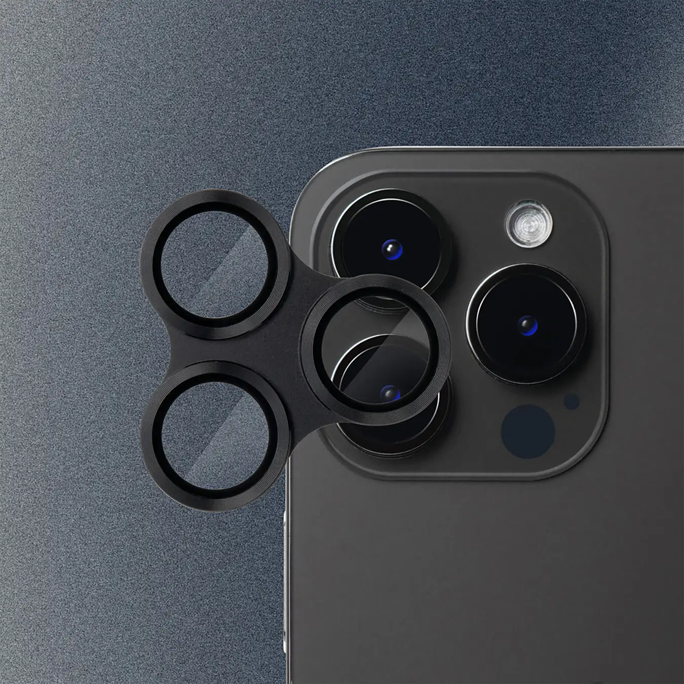 ケンさん、専用！iPhone 15Pro♪ iPhone 15／15 Proのデザインと一体化するカメラレンズプロテクター