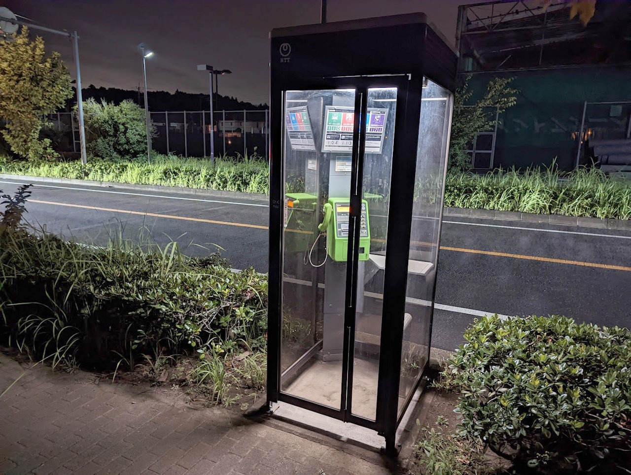 固定公衆電話 今や”絶滅危惧種”！？「公衆電話」 7年後にはさらに3分の1に スマホ
