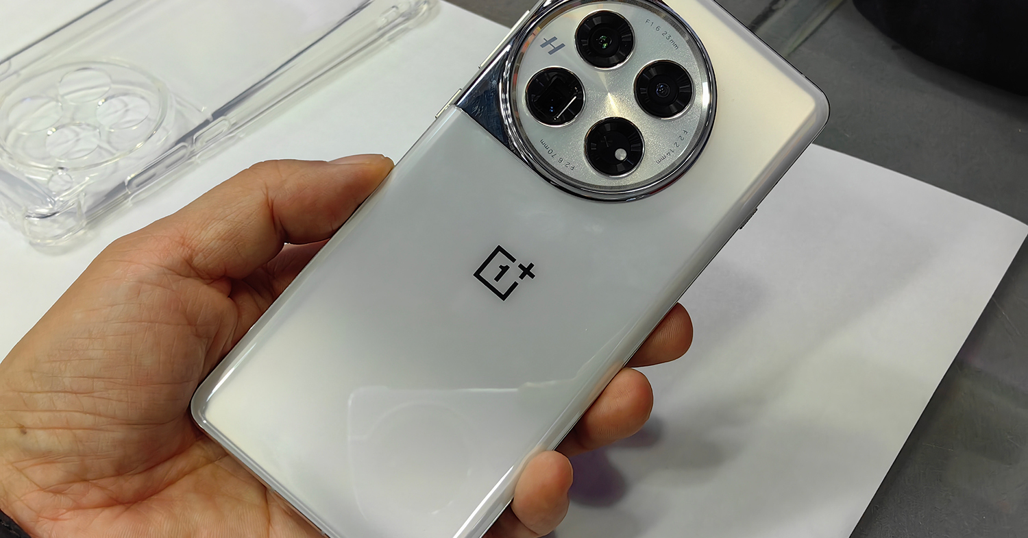 カメラ性能を高めた最上位スマホ「OnePlus 12」 OPPOユーザーなら ...