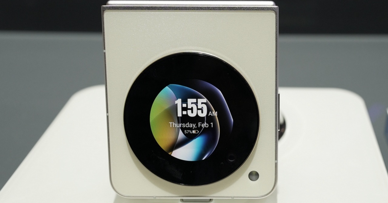 ZTE、折りたたみスマホ「nubia Flip 5G」をMWCで発表 価格は599米ドル