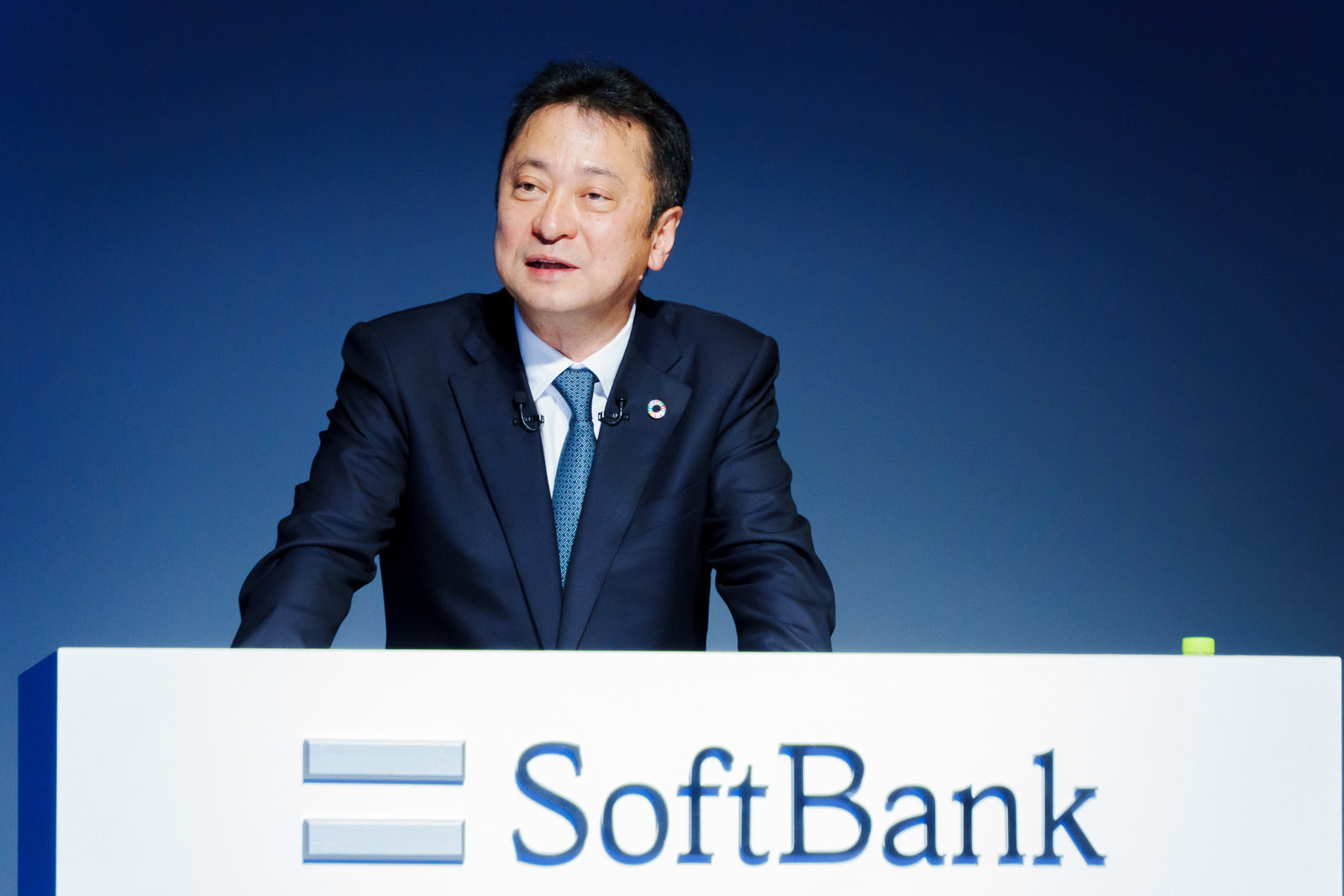 ソフトバンクのモバイル事業、官製不況を脱し増収増益に 宮川社長