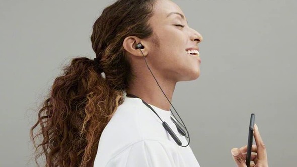 AirPods イヤフォン