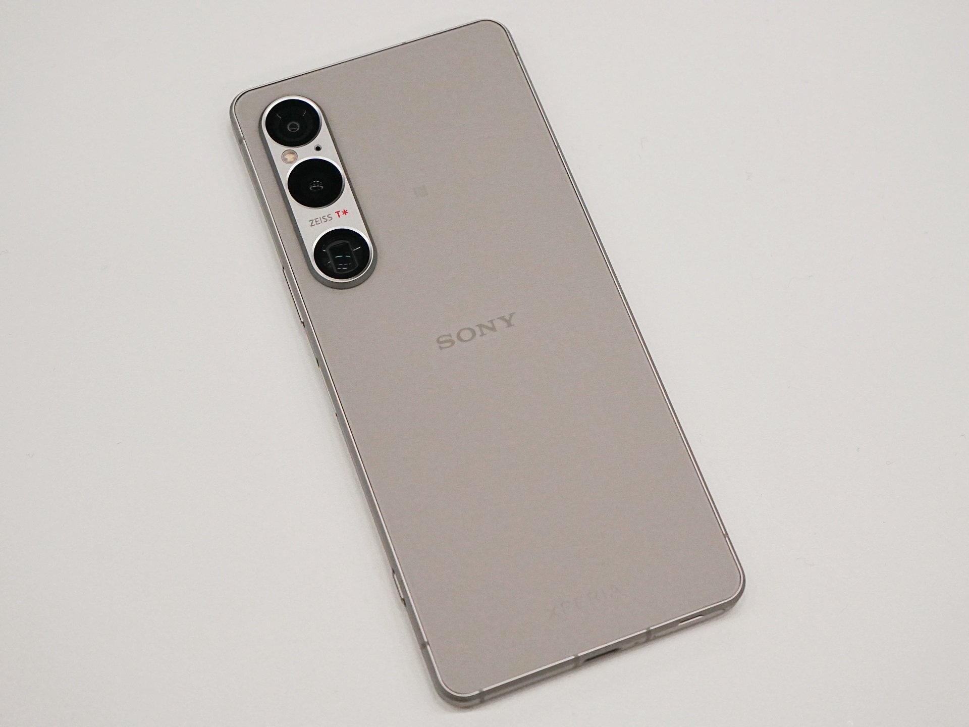 Sony shows off Xperia 1 VI's camera-as-a-magnifying-lens technology, highlights ability to 'capture details that are hard to see with the naked eye' – ITmedia Mobile