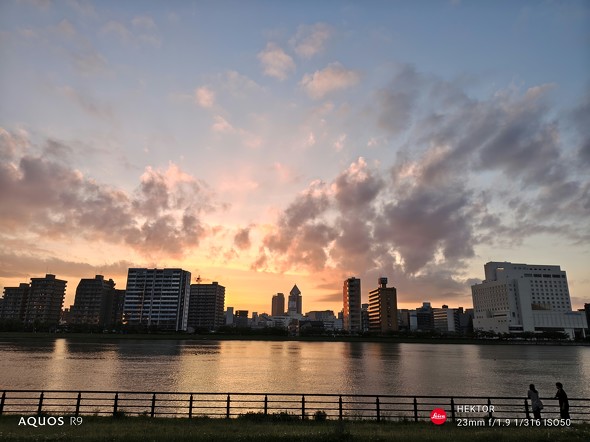 Xiaomi 14 UltraAQUOS R9r