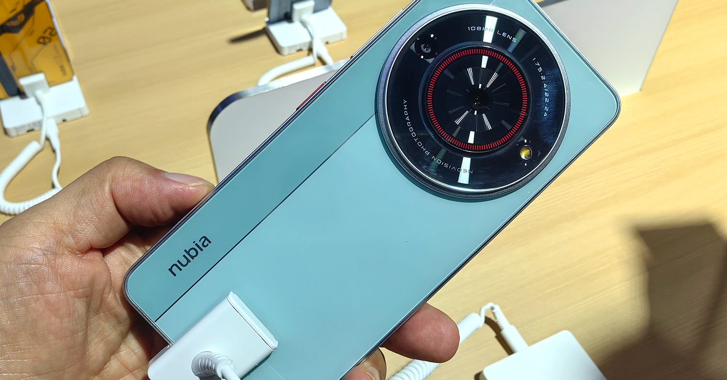 中国の格安スマホ、見た目のトレンドは○○風？ ZTE傘下のnubiaから1億 