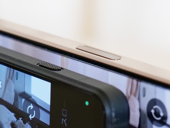 iPhone Xperia J Vb^[L[