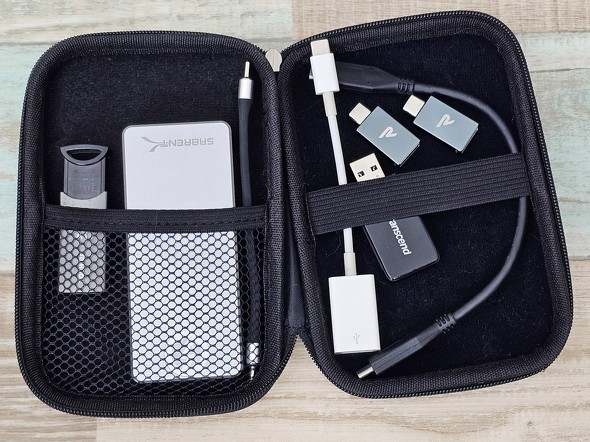 家人のガジェットポーチ