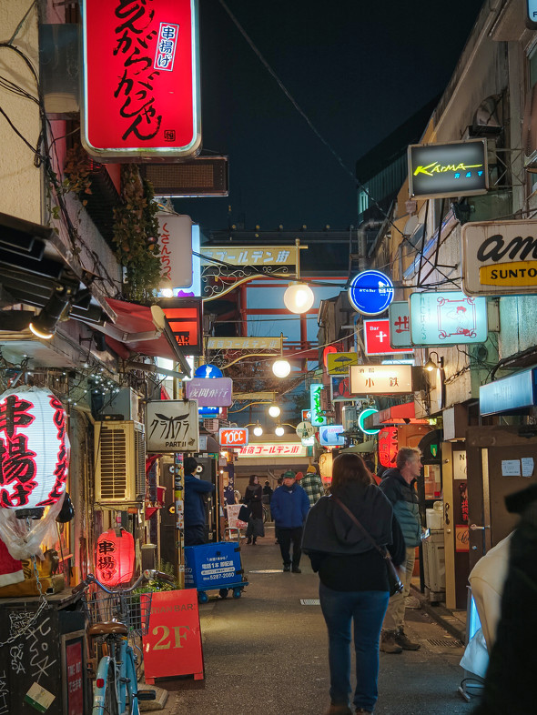 AQUOS R9 pro��Xiaomi 14T Ultra�̔�r