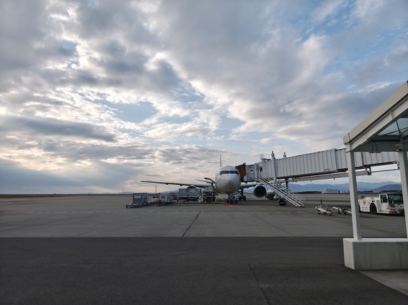 AQUOS R9 pro��Xiaomi 14T Ultra�̔�r