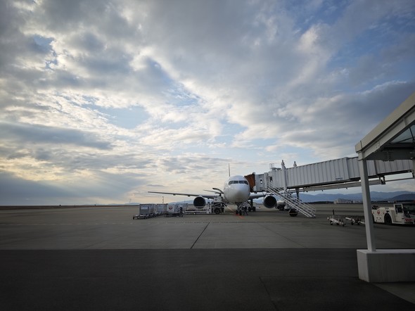 AQUOS R9 pro��Xiaomi 14T Ultra�̔�r