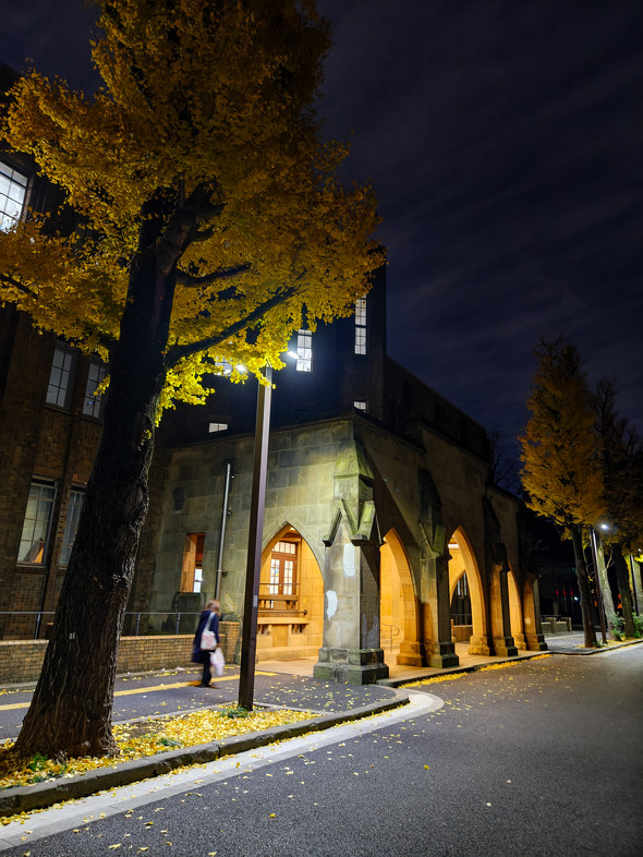 AQUOS R9 pro��Xiaomi 14T Ultra�̔�r