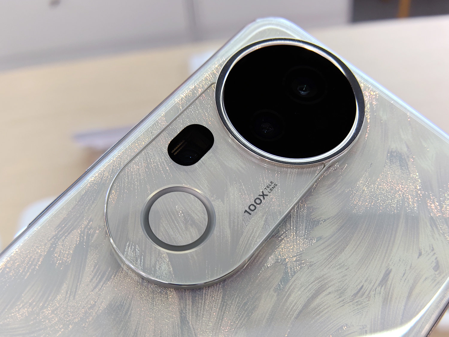 セルフィーはもちろん100倍望遠もスゴイ、vivo「S20 Pro」：山根康宏の 