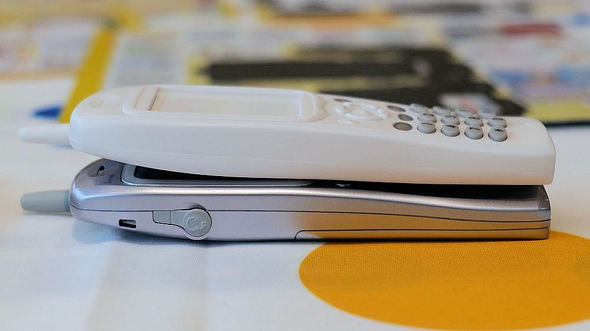 F503i hR P[^C KP[ tB[`[tH vO~O