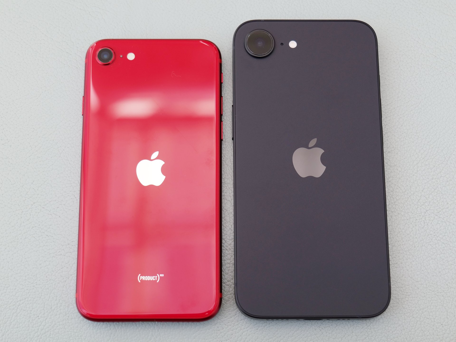 iPhone 16e」と「iPhone SE」の使い勝手を実機で比較 サイズや画面の