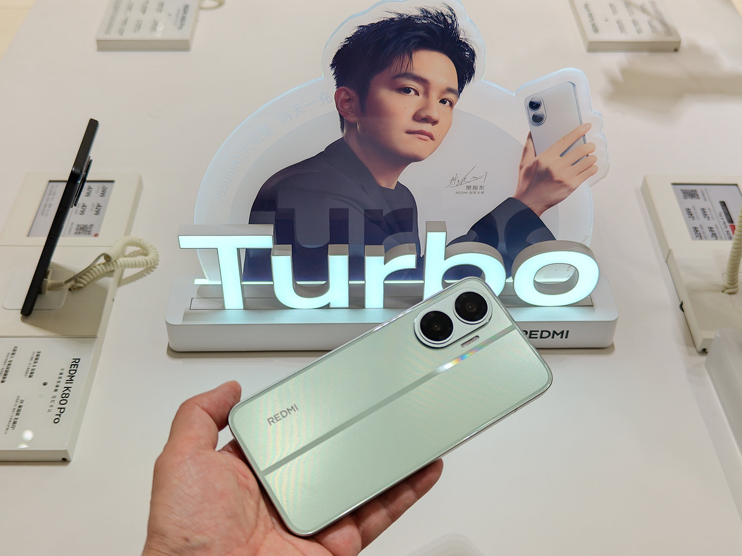 ハリポタモデルもある“デカバッテリー”スマホ「REDMI Turbo 4 Pro」が