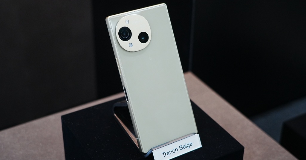 AQUOS R10」のSIMフリーモデル発表 AI活用型の新ECサービスを搭載 約10